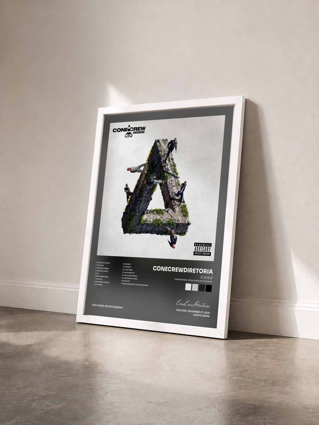 #blanc Tableau de l'album C.O.N.E (Caminhando Onde Ninguém Enxerga) de ConeCrewDiretoria vu de trois quarts, cadre blanc
