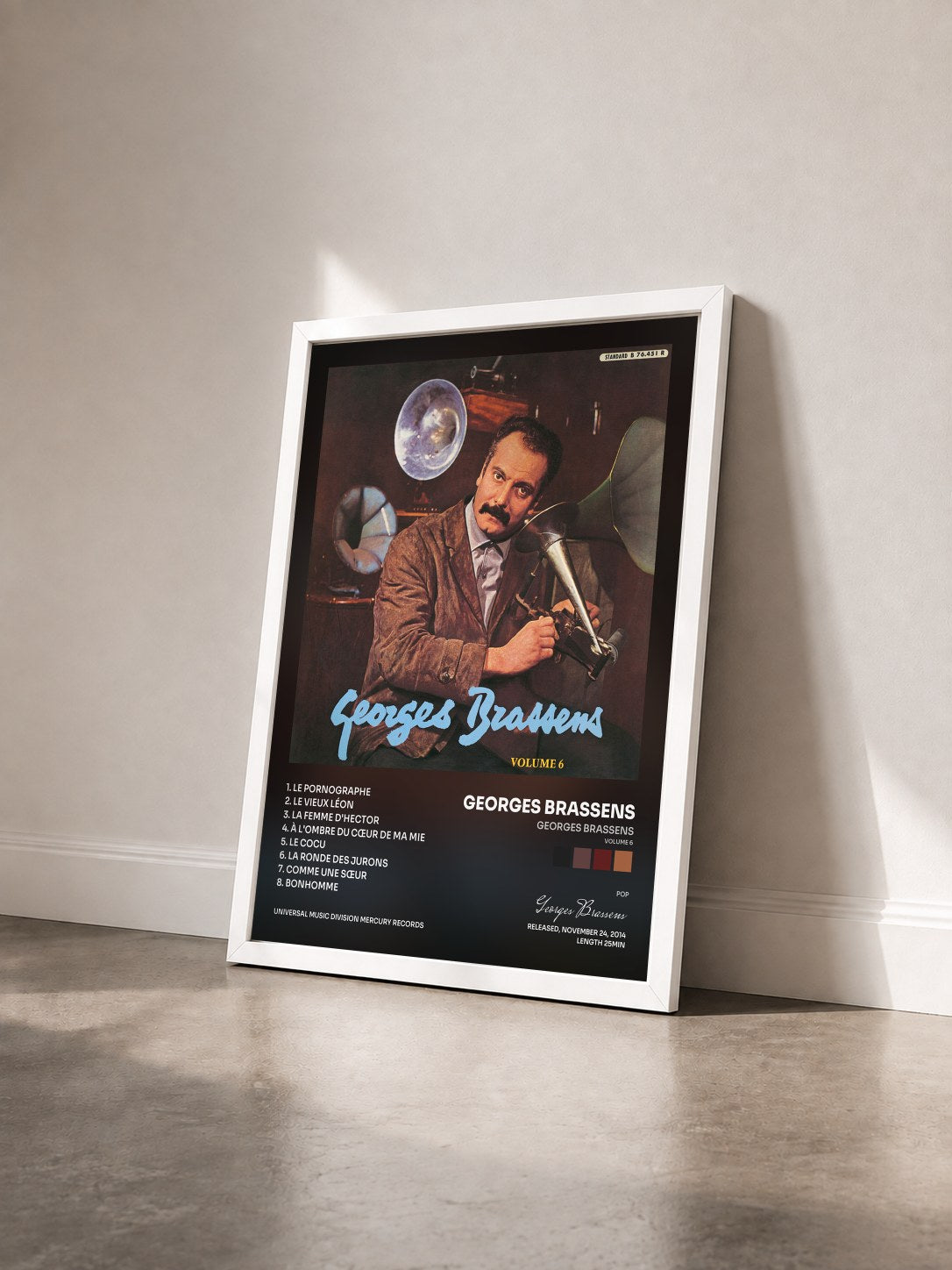 #blanc Tableau de l'album Georges Brassens (Volume 6) de Georges Brassens vu de trois quarts, cadre blanc