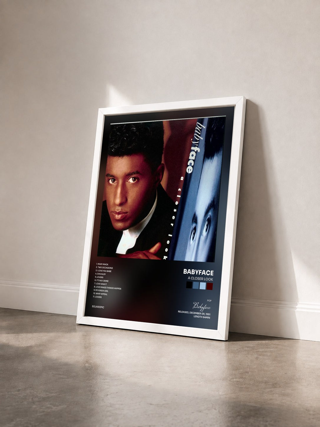 #blanc A Closer Look von Babyface als gerahmter Kunstdruck von schräg gesehen, weißer Rahmen