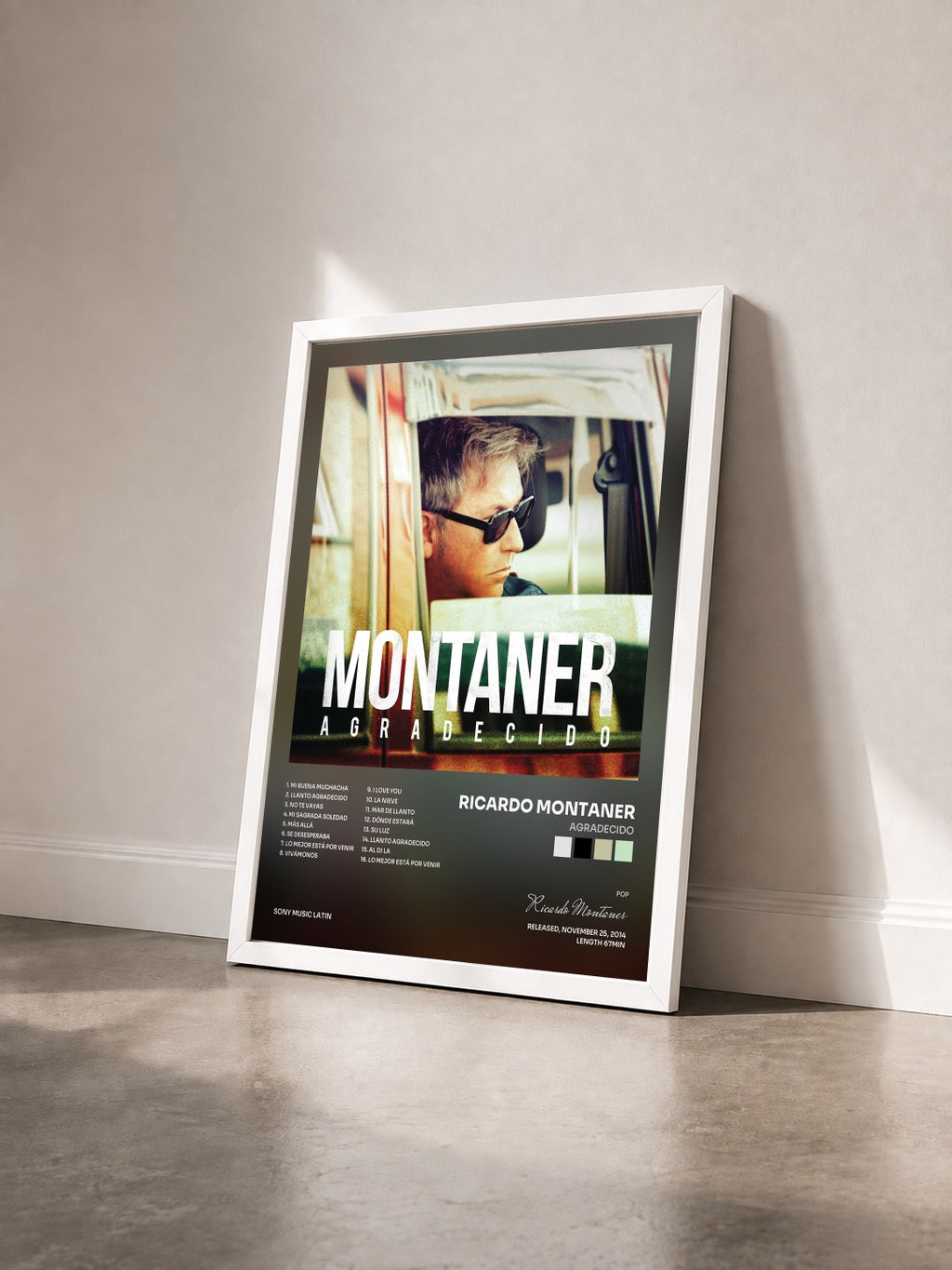 #blanc Tableau de l'album Agradecido de Ricardo Montaner vu de trois quarts, cadre blanc