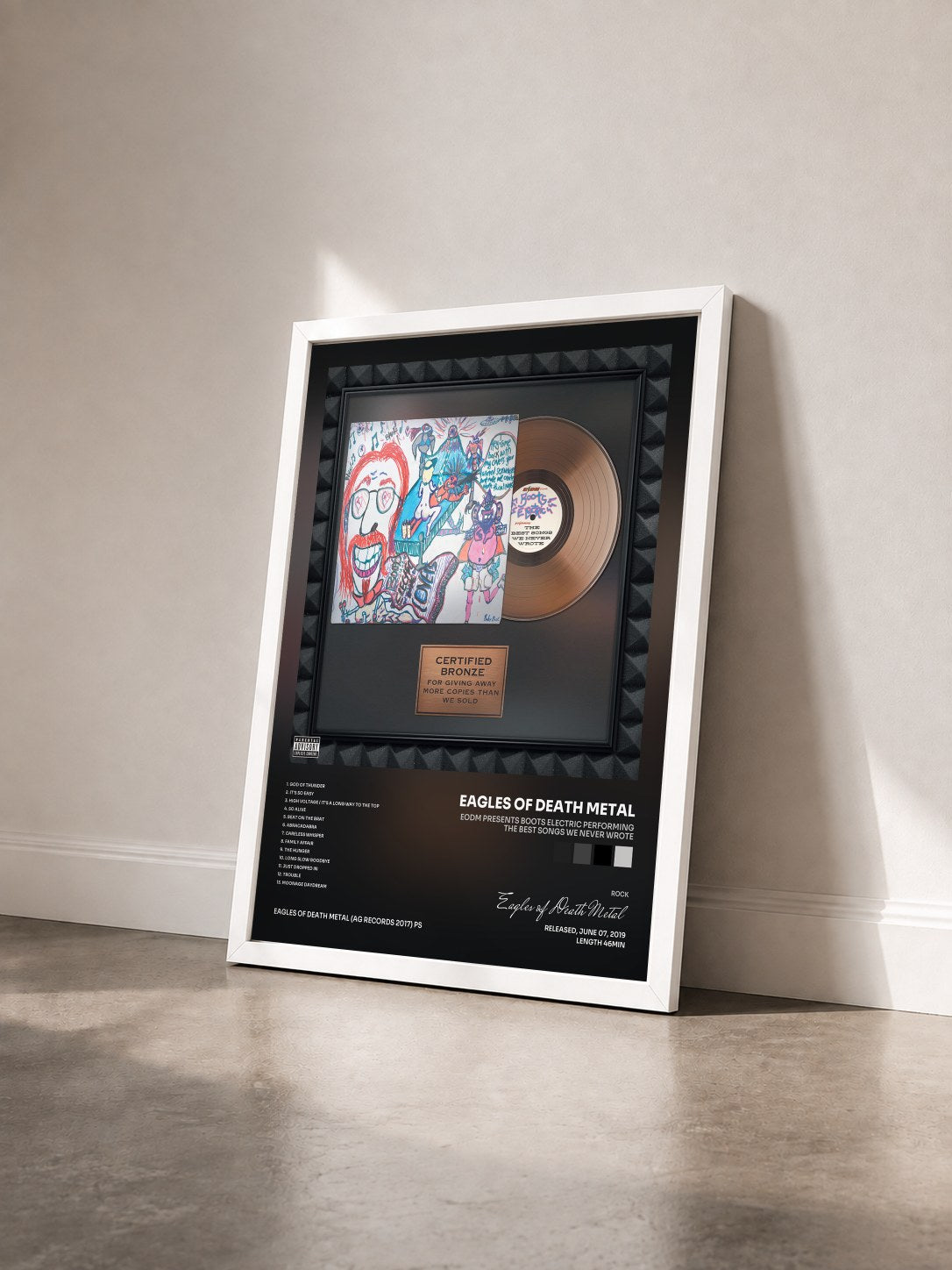 #blanc Tableau de l'album EODM Presents Boots Electric Performing The Best Songs We Never Wrote de Eagles of Death Metal vu de trois quarts, cadre blanc