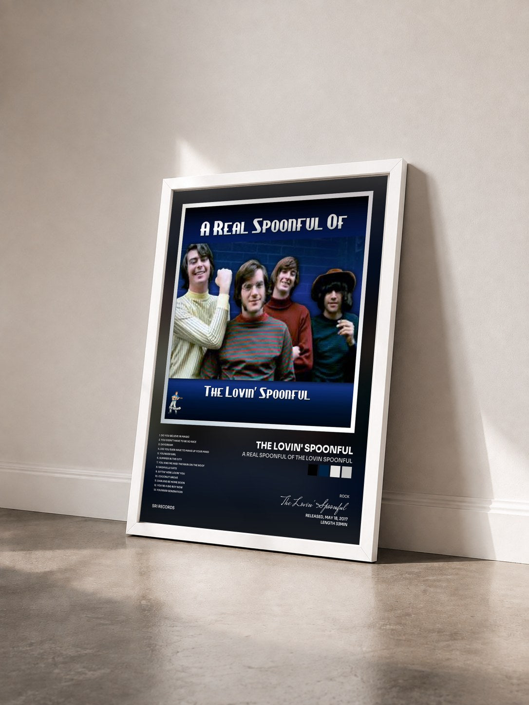 #blanc Tableau de l'album A Real Spoonful of The Lovin Spoonful de The Lovin' Spoonful vu de trois quarts, cadre blanc