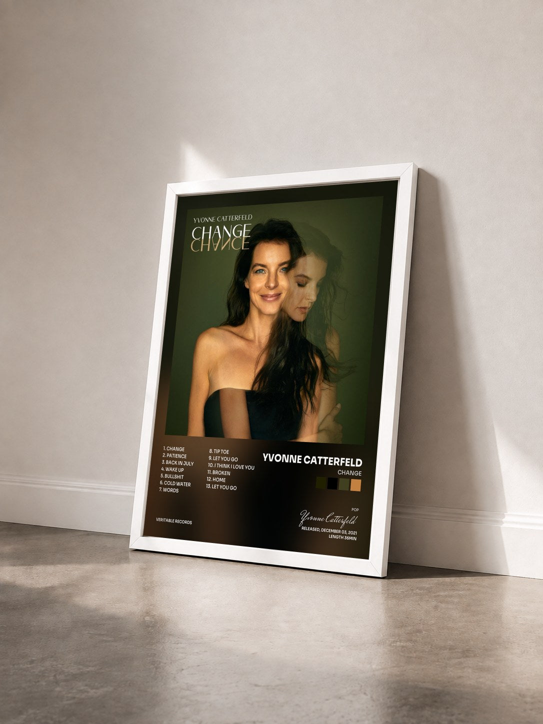 #blanc Tableau de l'album Change de Yvonne Catterfeld vu de trois quarts, cadre blanc