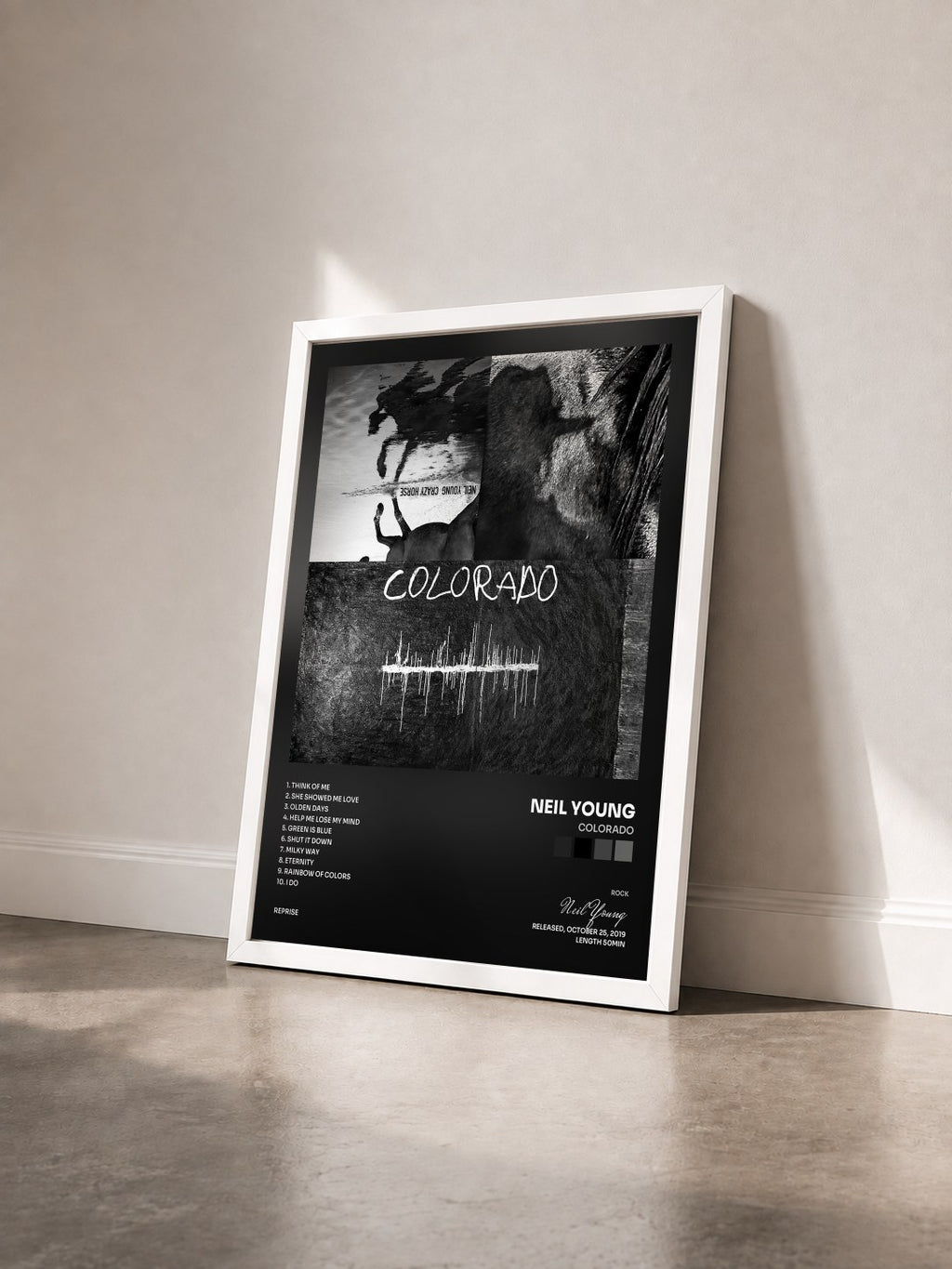 #blanc Tableau de l'album Colorado de Neil Young vu de trois quarts, cadre blanc