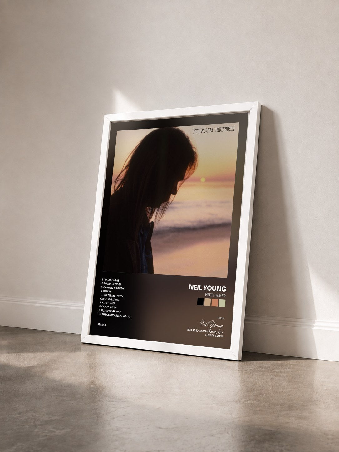 #blanc Tableau de l'album Hitchhiker de Neil Young vu de trois quarts, cadre blanc
