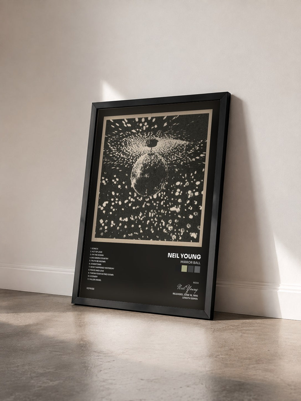 #noir Tableau de l'album Mirror Ball de Neil Young vu de trois quarts, cadre noir