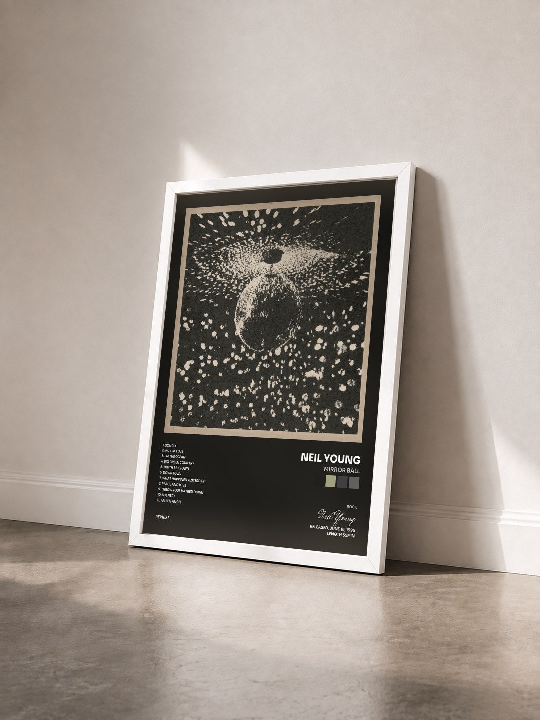 #blanc Tableau de l'album Mirror Ball de Neil Young vu de trois quarts, cadre blanc