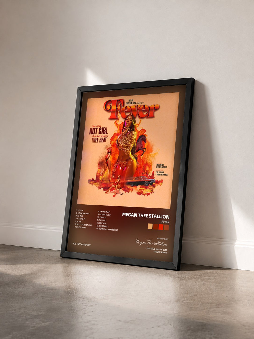 #noir Tableau de l'album Fever de Megan Thee Stallion vu de trois quarts, cadre noir