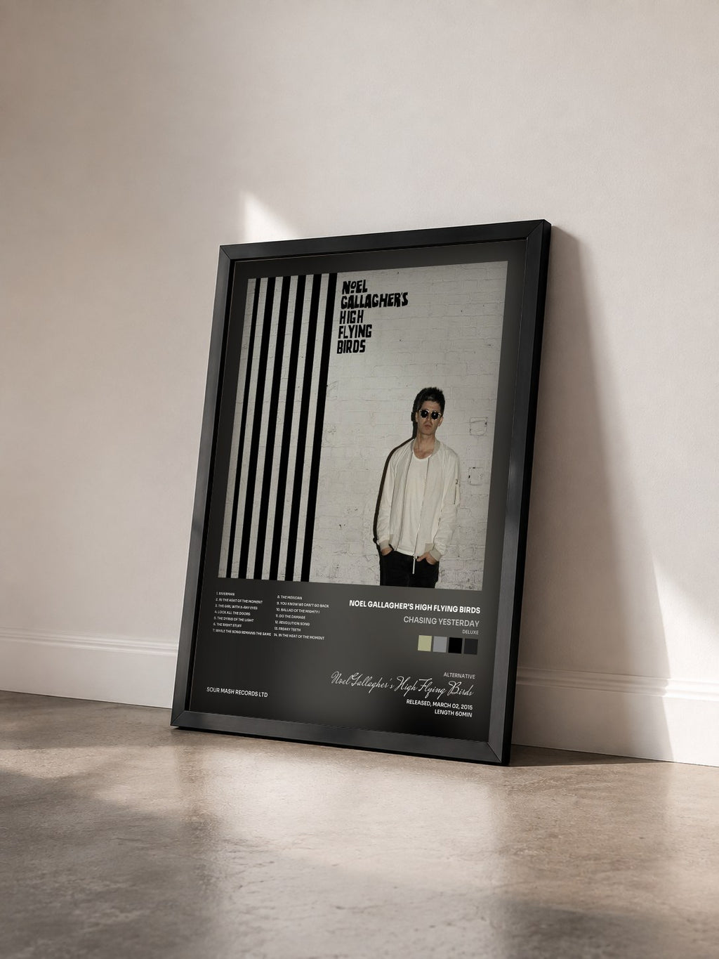 #noir Tableau de l'album Chasing Yesterday (Deluxe) de Noel Gallagher's High Flying Birds vu de trois quarts, cadre noir