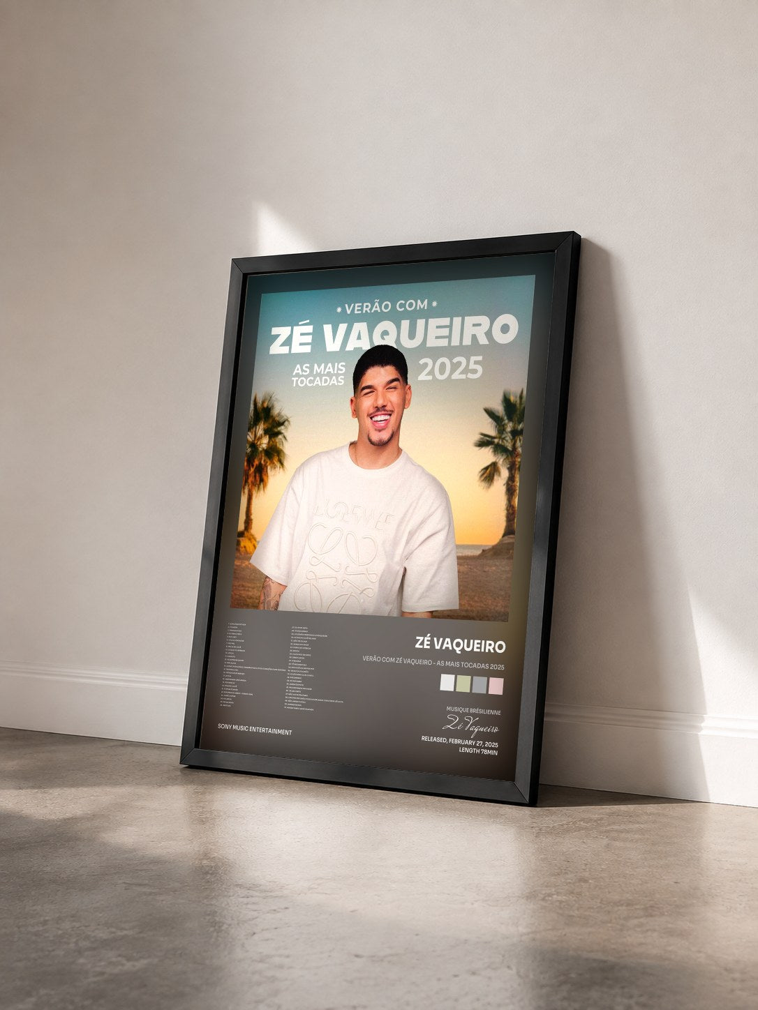 #noir Tableau de l'album Verão Com Zé Vaqueiro - As Mais Tocadas 2025 de Zé Vaqueiro vu de trois quarts, cadre noir