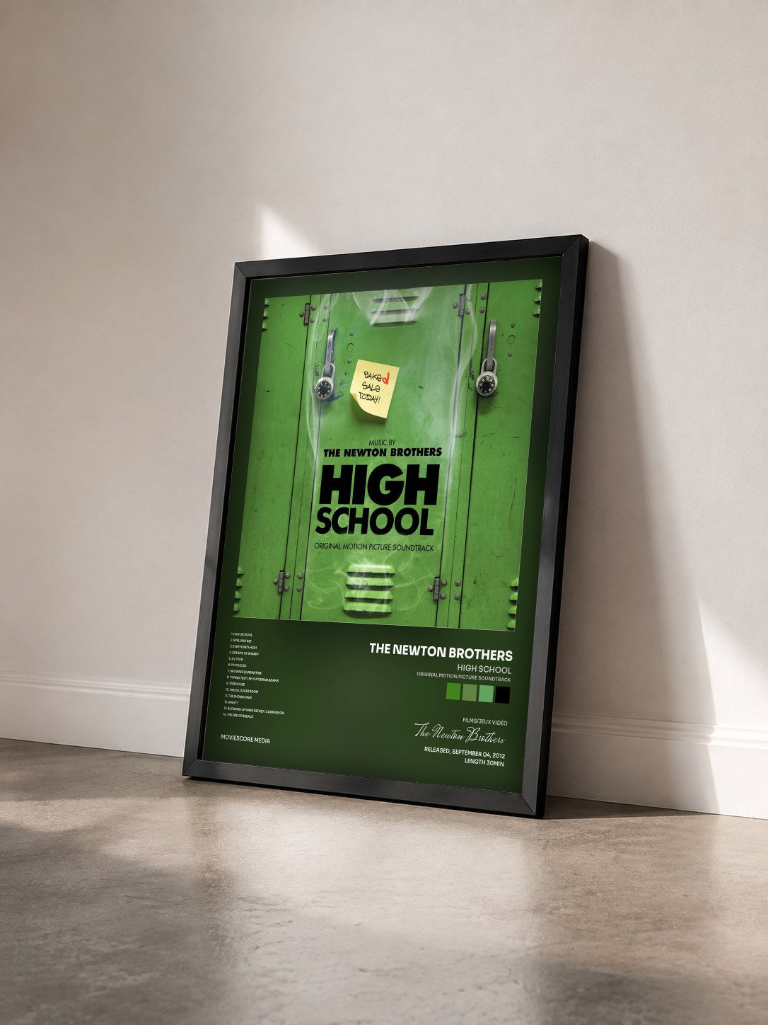 #noir Tableau de l'album High School (Original Motion Picture Soundtrack) de The Newton Brothers vu de trois quarts, cadre noir