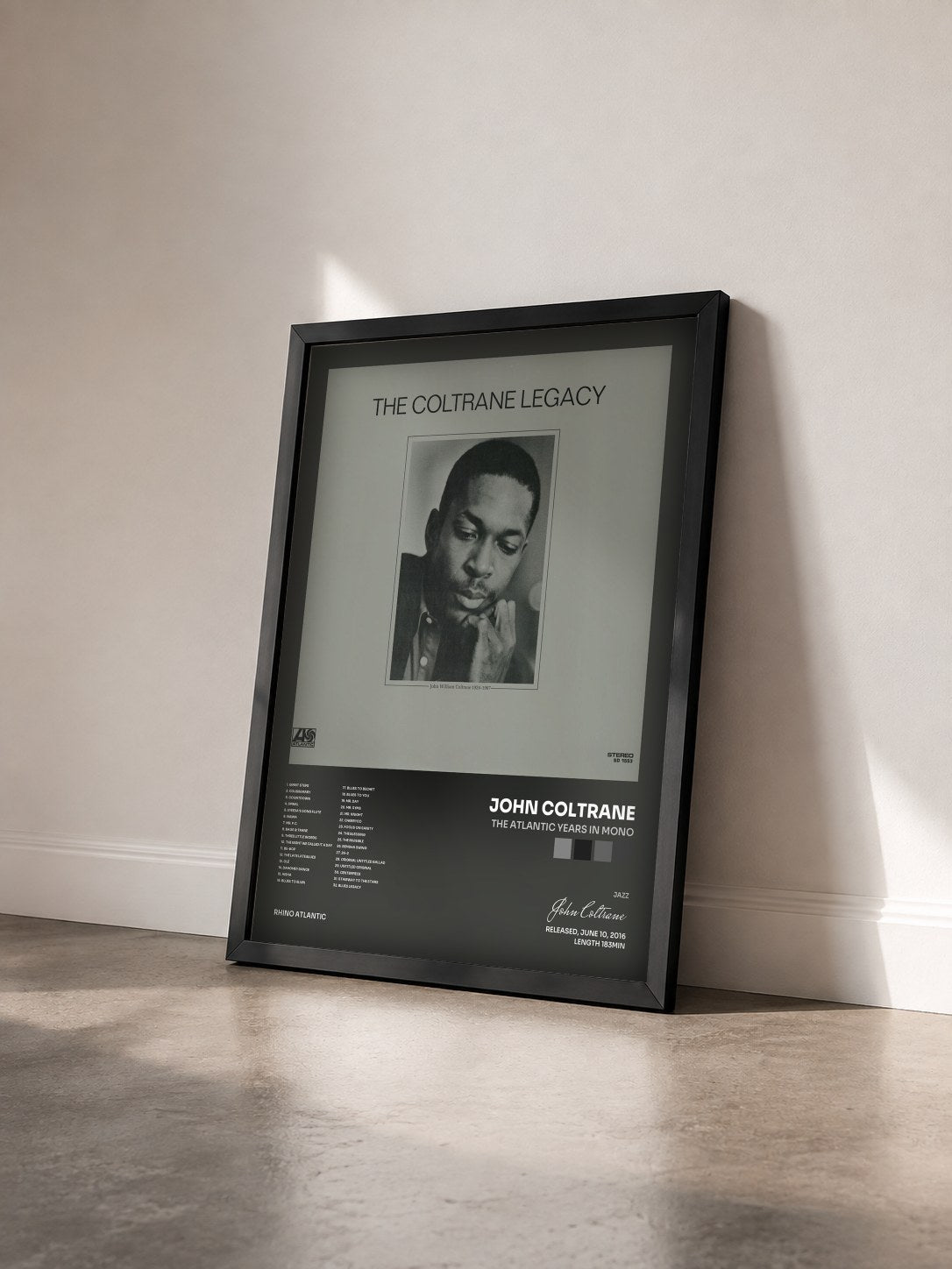 #noir Tableau de l'album The Atlantic Years in Mono de John Coltrane vu de trois quarts, cadre noir