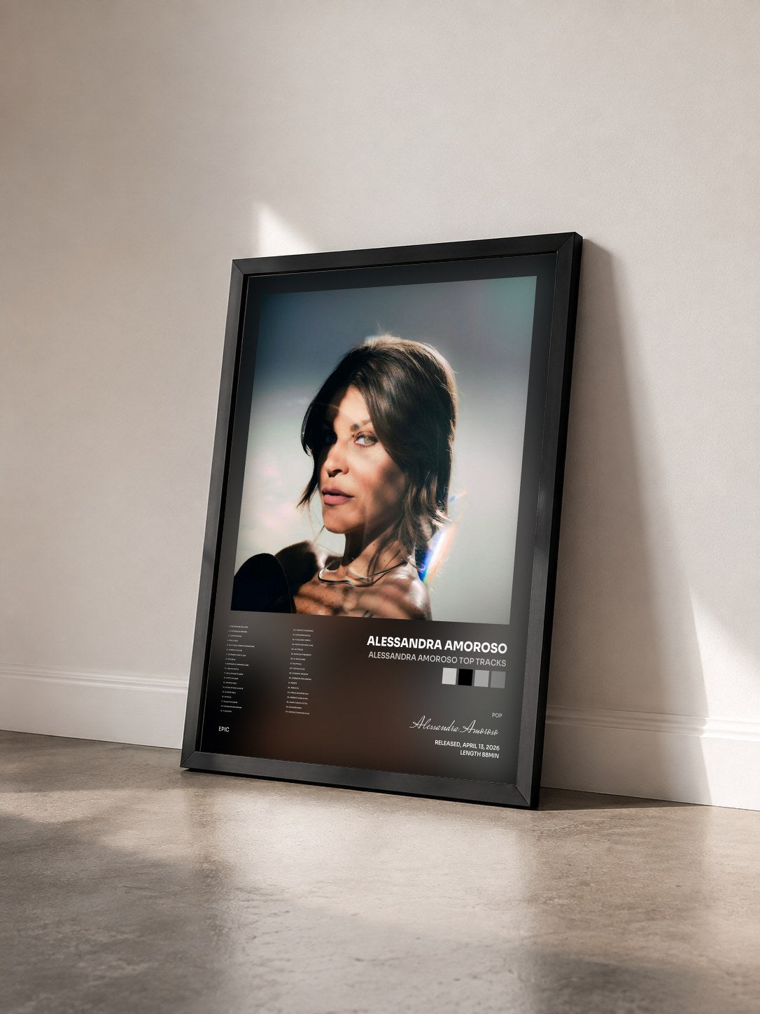 #noir Tableau de l'album Alessandra Amoroso top tracks de Alessandra Amoroso vu de trois quarts, cadre noir