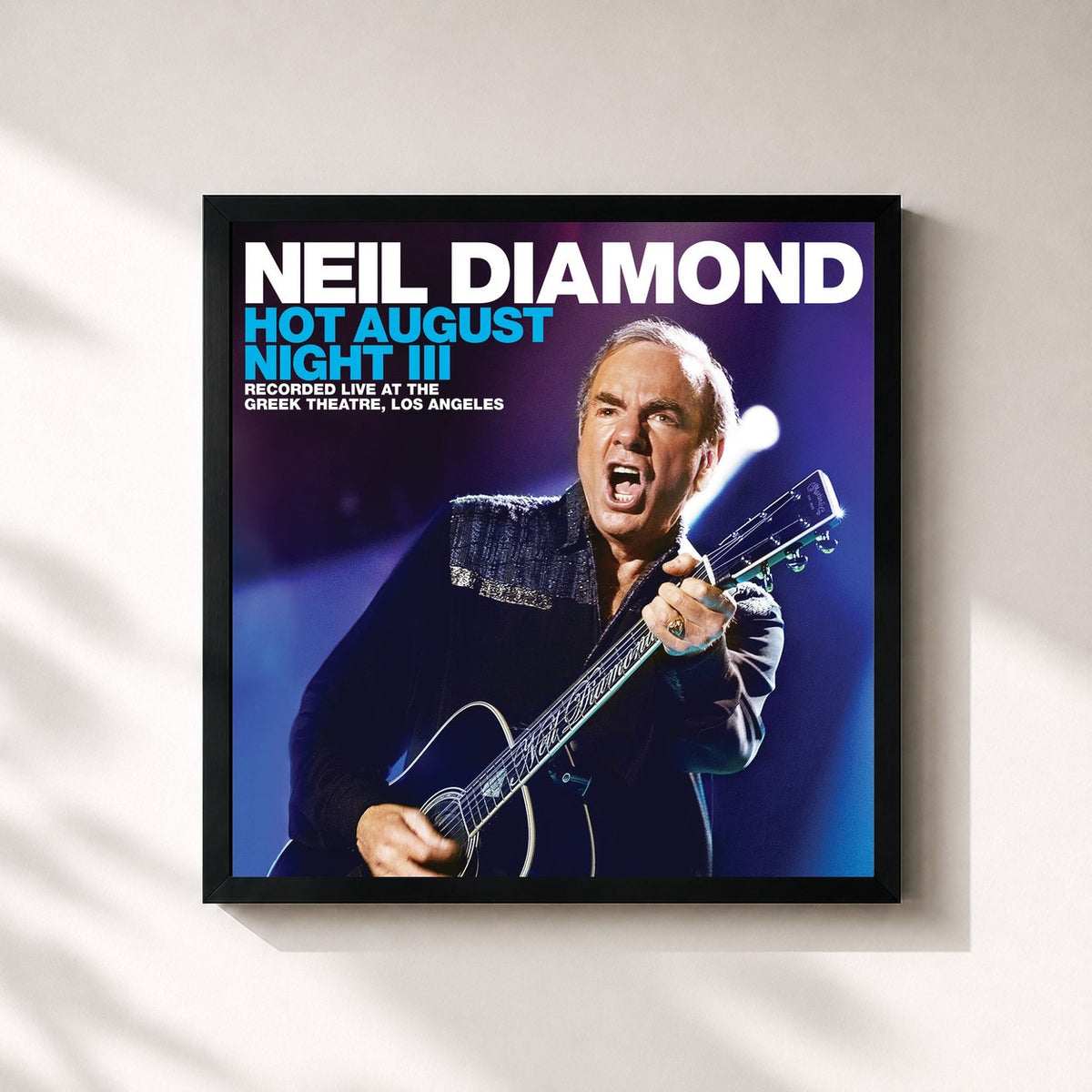 #noir Hot August Night III von Neil Diamond als quadratischer Kunstdruck, schwarzer Rahmen 32x32 cm