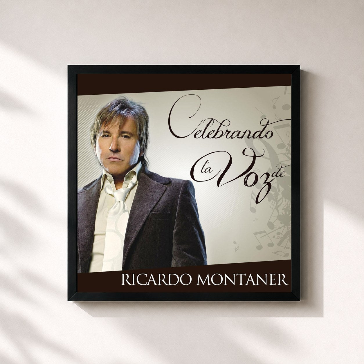 #noir Tableau carré de l'album Celebrando La Voz De Ricardo Montaner de Ricardo Montaner, cadre noir 32x32 cm