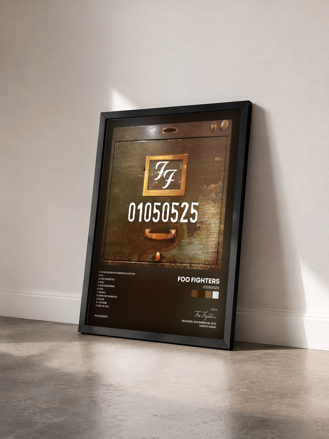 #noir Tableau de l'album 01050525 de Foo Fighters vu de trois quarts, cadre noir