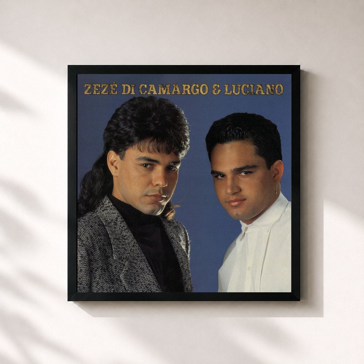 #noir Tableau carré de l'album Zezé Di Camargo & Luciano 1992 de Zezé Di Camargo & Luciano, cadre noir 32x32 cm