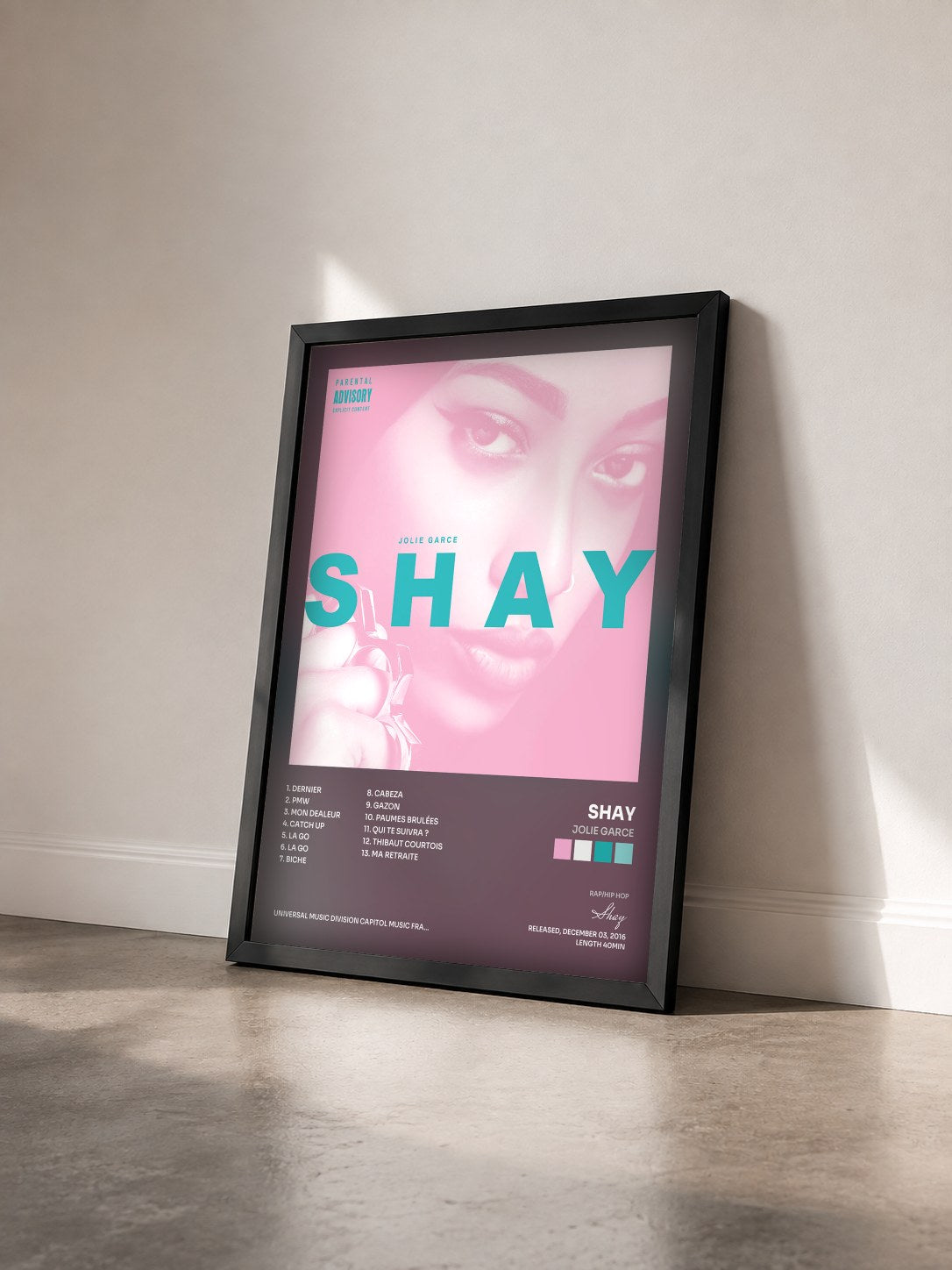 #noir Tableau de l'album Jolie garce de Shay vu de trois quarts, cadre noir