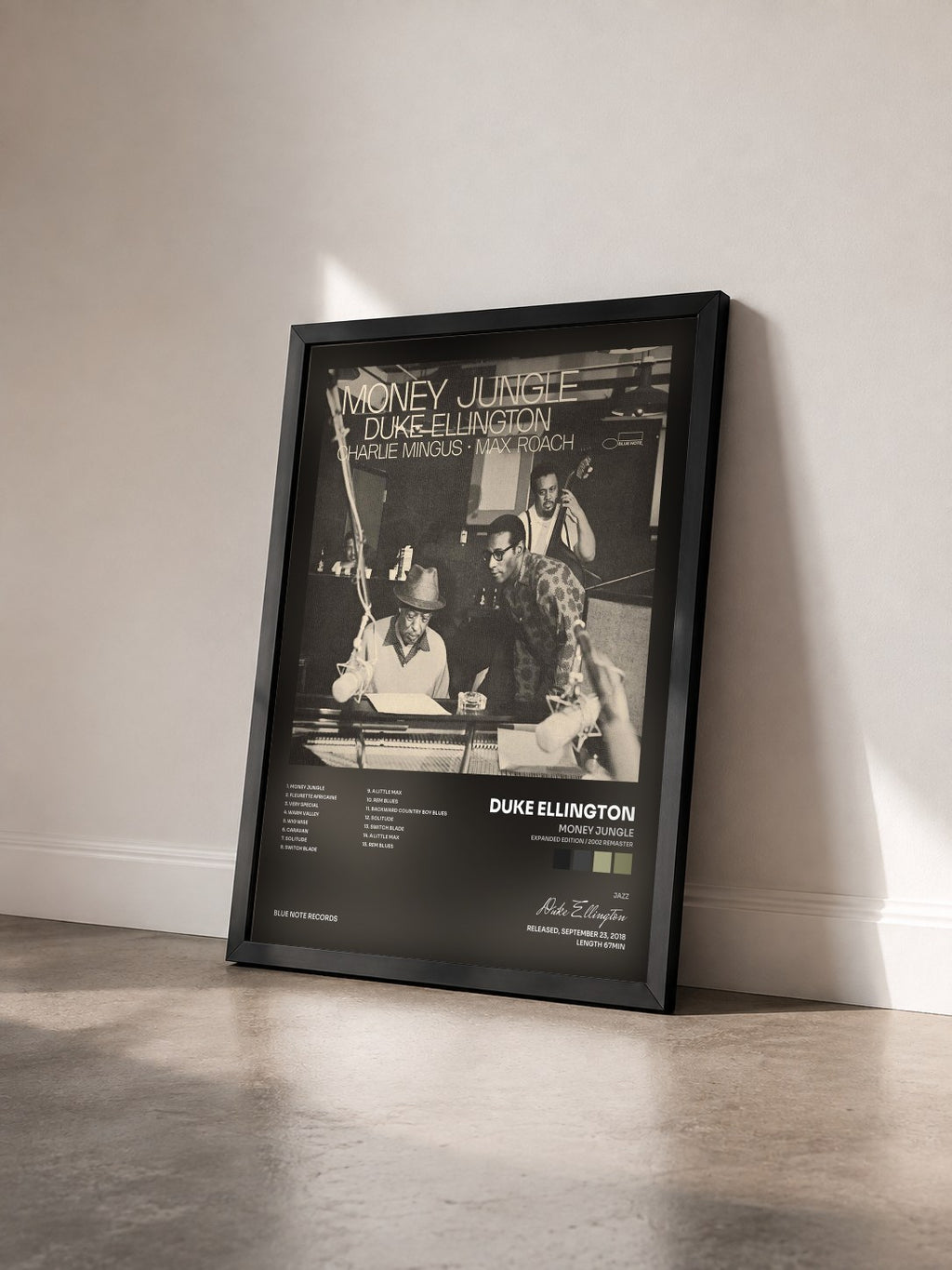 #noir Tableau de l'album Money Jungle (Expanded Edition / 2002 Remaster) de Duke Ellington vu de trois quarts, cadre noir