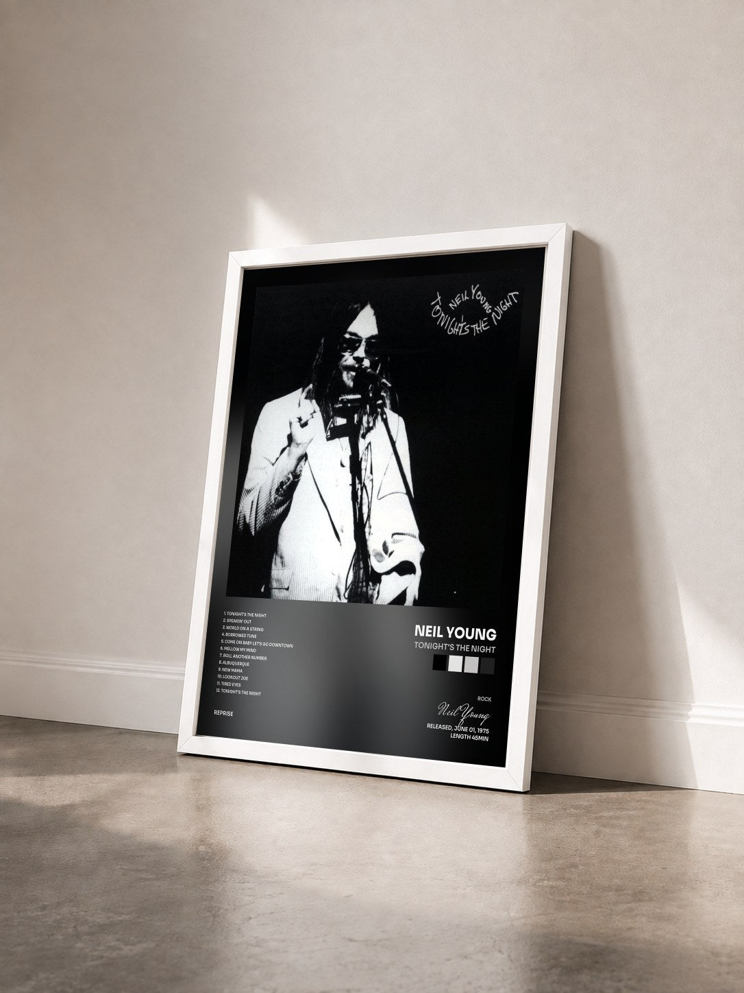 #blanc Tableau de l'album Tonight's the Night de Neil Young vu de trois quarts, cadre blanc