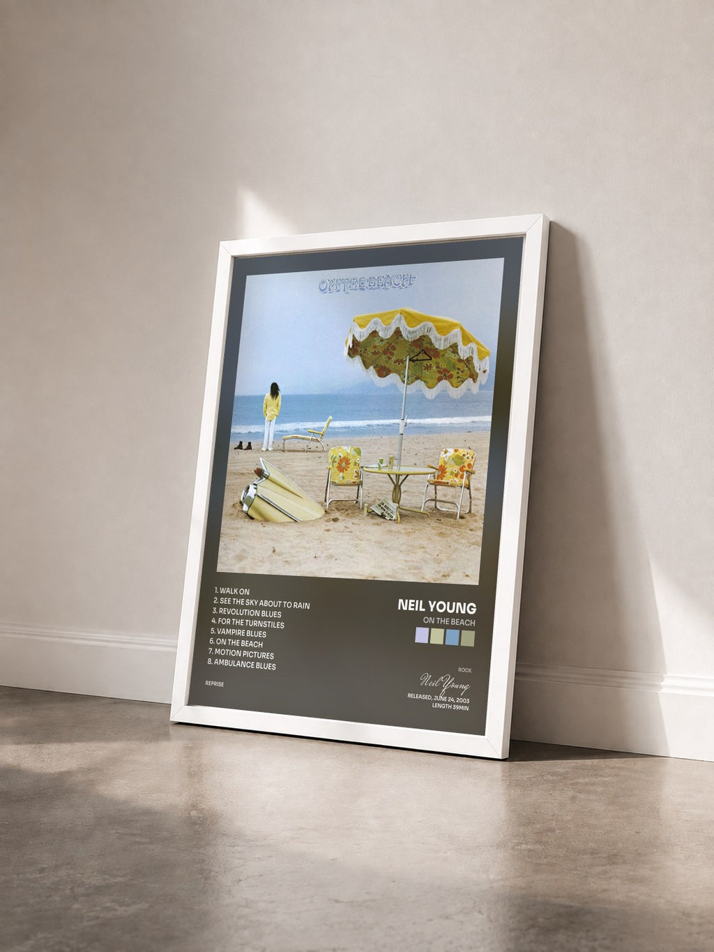 #blanc Tableau de l'album On the Beach de Neil Young vu de trois quarts, cadre blanc