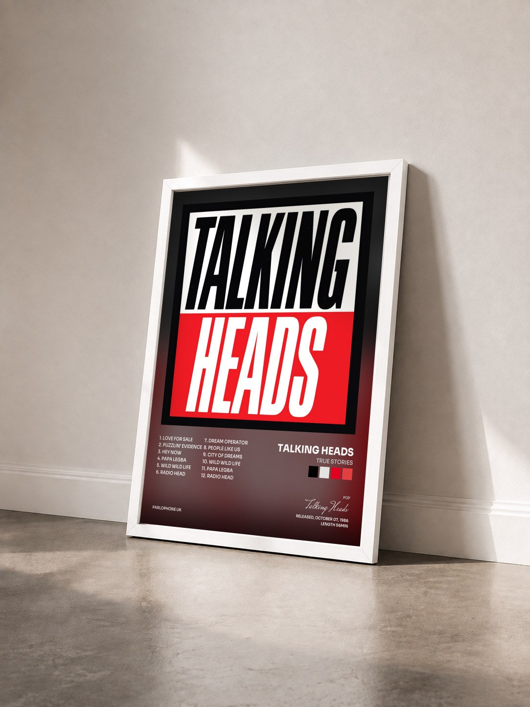 #blanc True Stories di Talking Heads in stampa incorniciata vista di tre quarti, cornice bianca