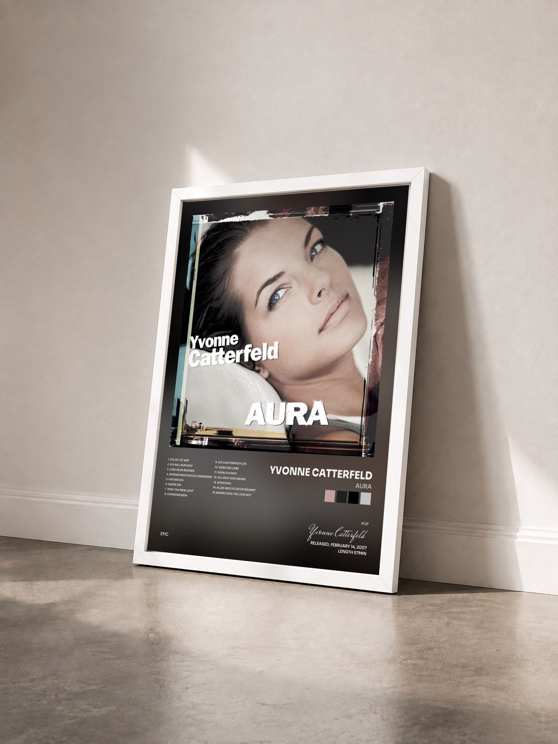 #blanc Tableau de l'album Aura de Yvonne Catterfeld vu de trois quarts, cadre blanc