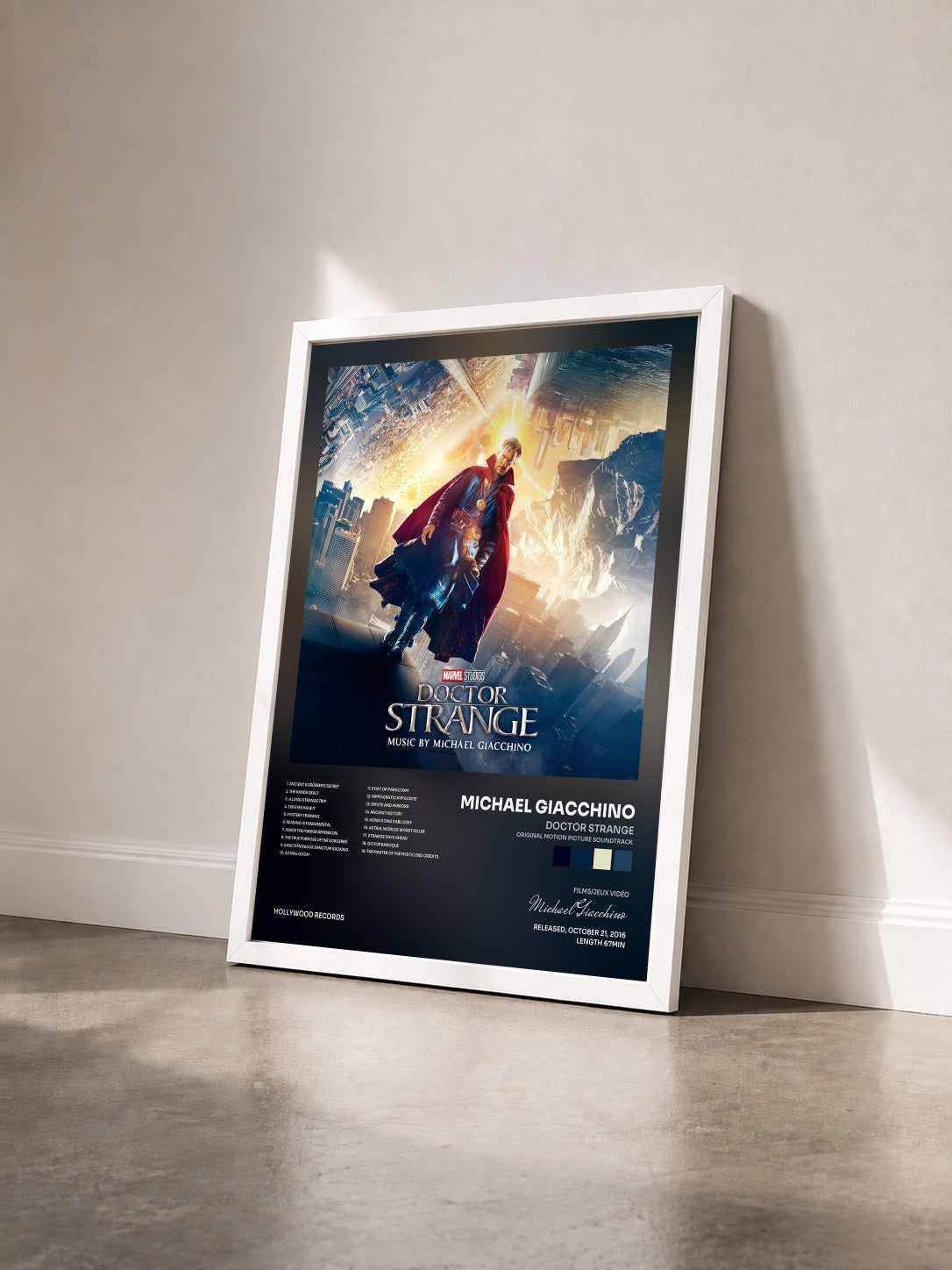 #blanc Tableau de l'album Doctor Strange (Original Motion Picture Soundtrack) de Michael Giacchino vu de trois quarts, cadre blanc