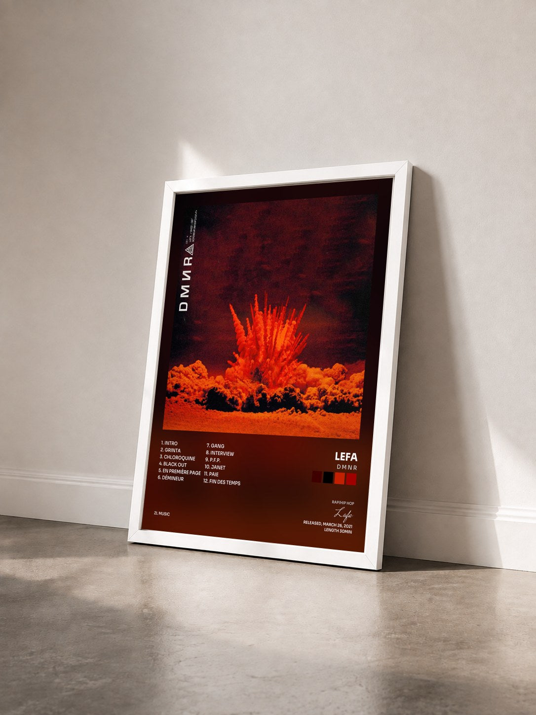 #blanc Tableau de l'album D M N R de Lefa vu de trois quarts, cadre blanc