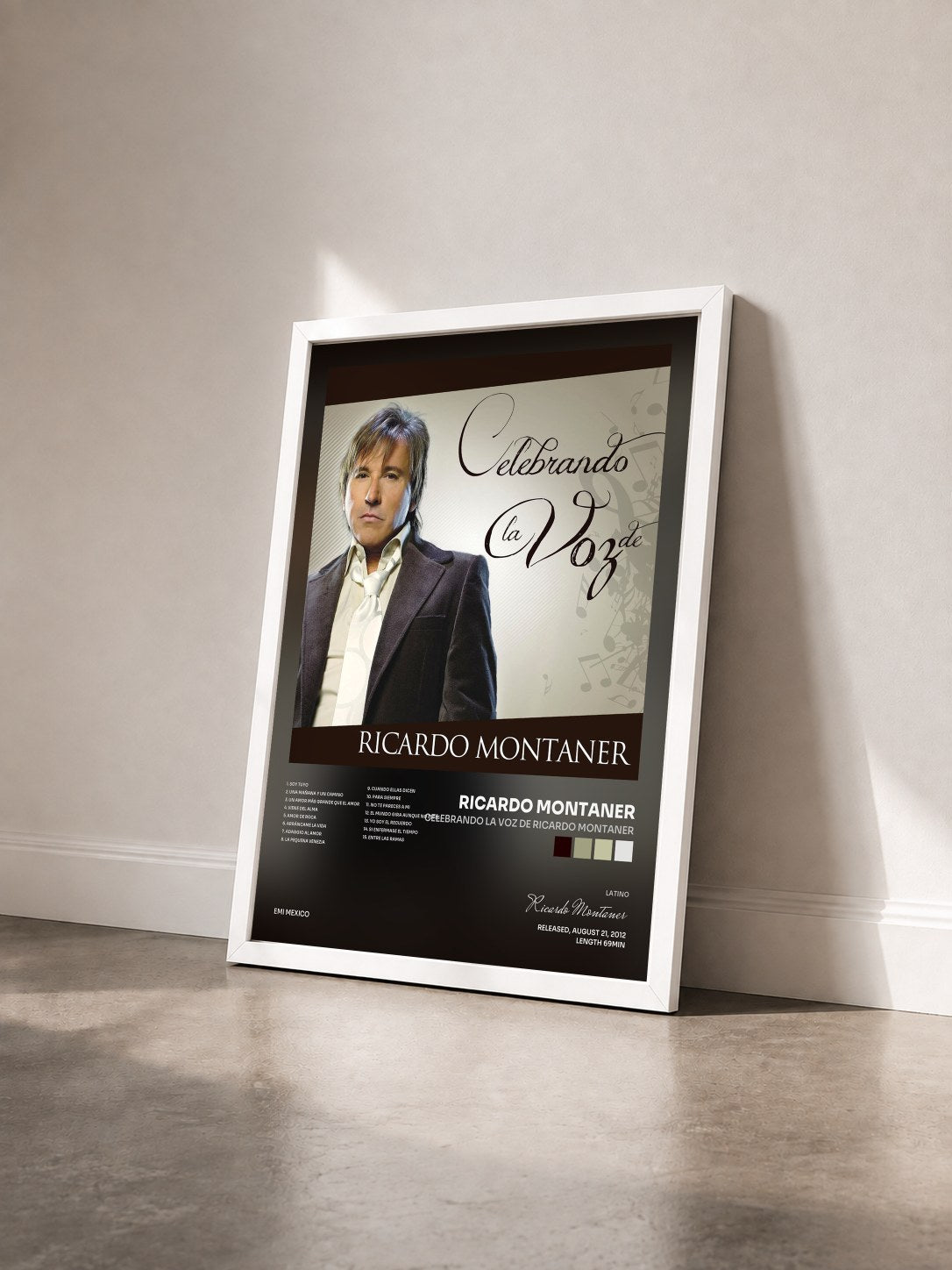 #blanc Tableau de l'album Celebrando La Voz De Ricardo Montaner de Ricardo Montaner vu de trois quarts, cadre blanc