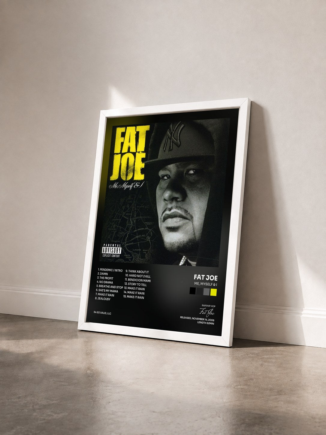 #blanc Tableau de l'album Me, Myself & I de Fat Joe vu de trois quarts, cadre blanc