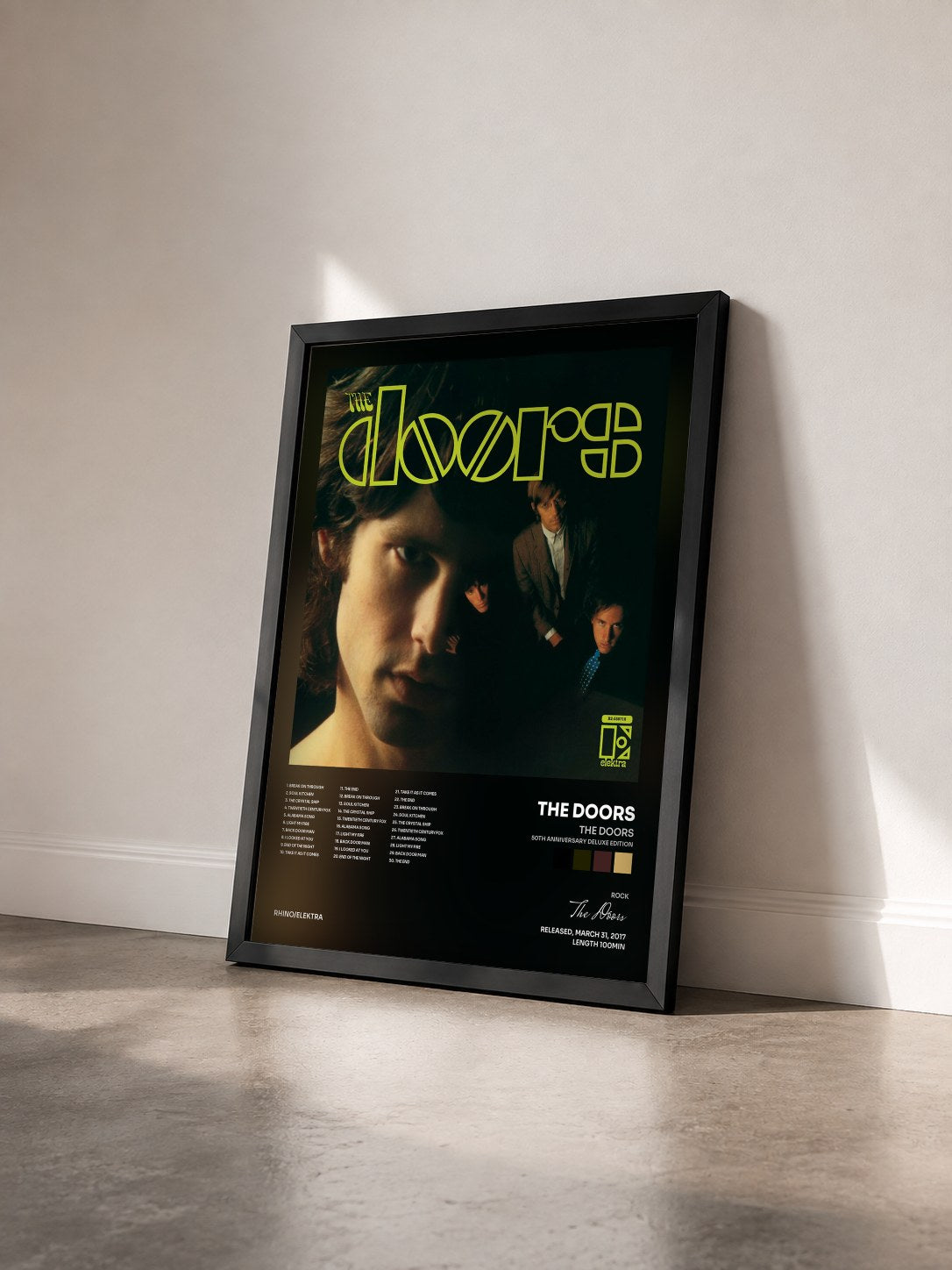 #noir Tableau de l'album The Doors (50th Anniversary Deluxe Edition) de The Doors vu de trois quarts, cadre noir