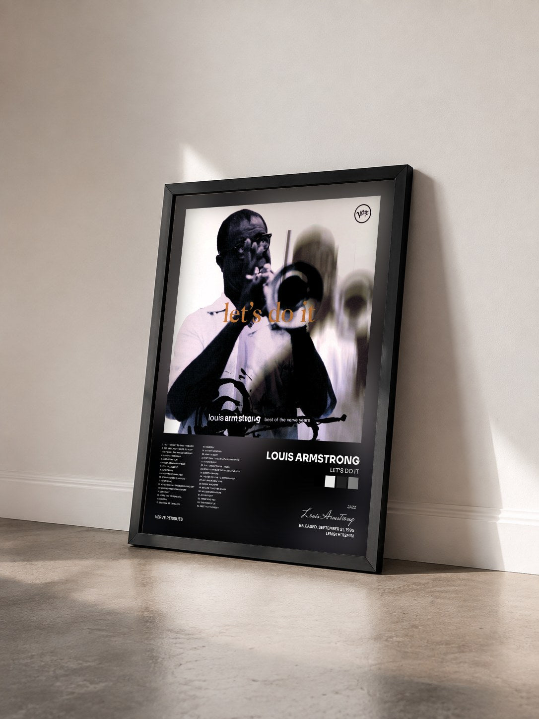 #noir Tableau de l'album Let's Do It de Louis Armstrong vu de trois quarts, cadre noir