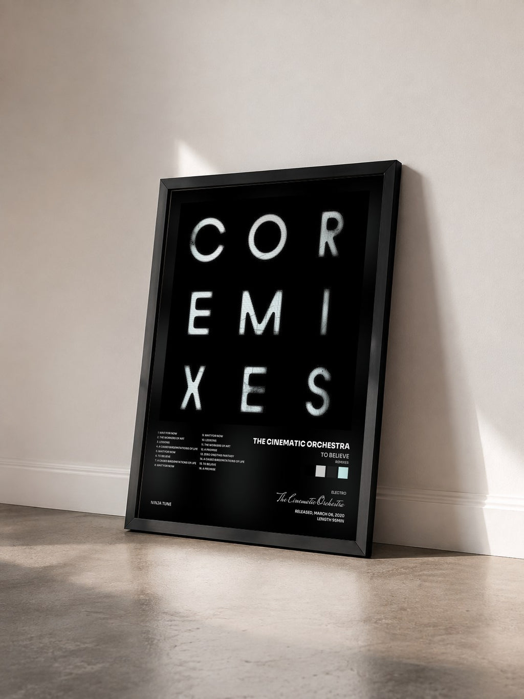#noir Tableau de l'album To Believe (Remixes) de The Cinematic Orchestra vu de trois quarts, cadre noir