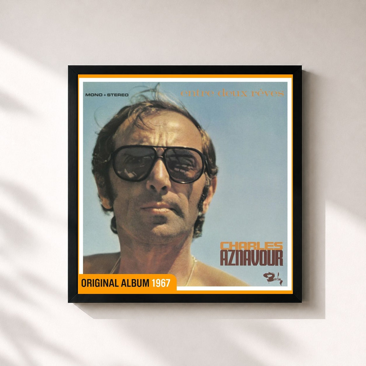 #noir Tableau carré de l'album Entre deux rêves de Charles Aznavour, cadre noir 32x32 cm