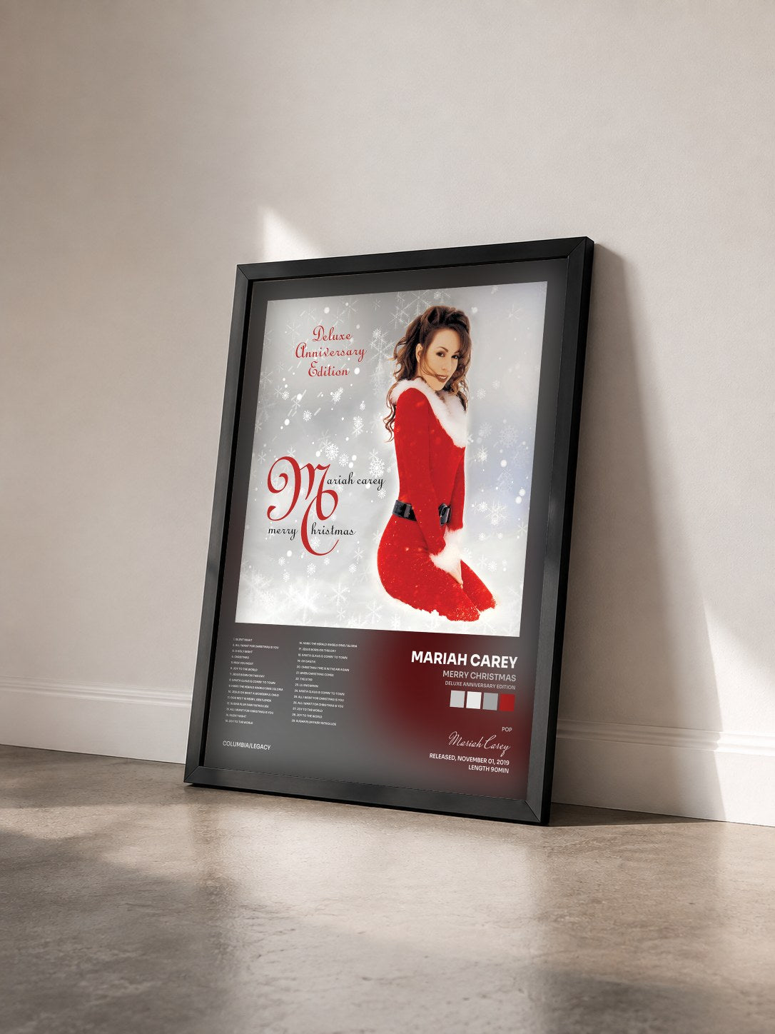 #noir Tableau de l'album Merry Christmas (Deluxe Anniversary Edition) de Mariah Carey vu de trois quarts, cadre noir