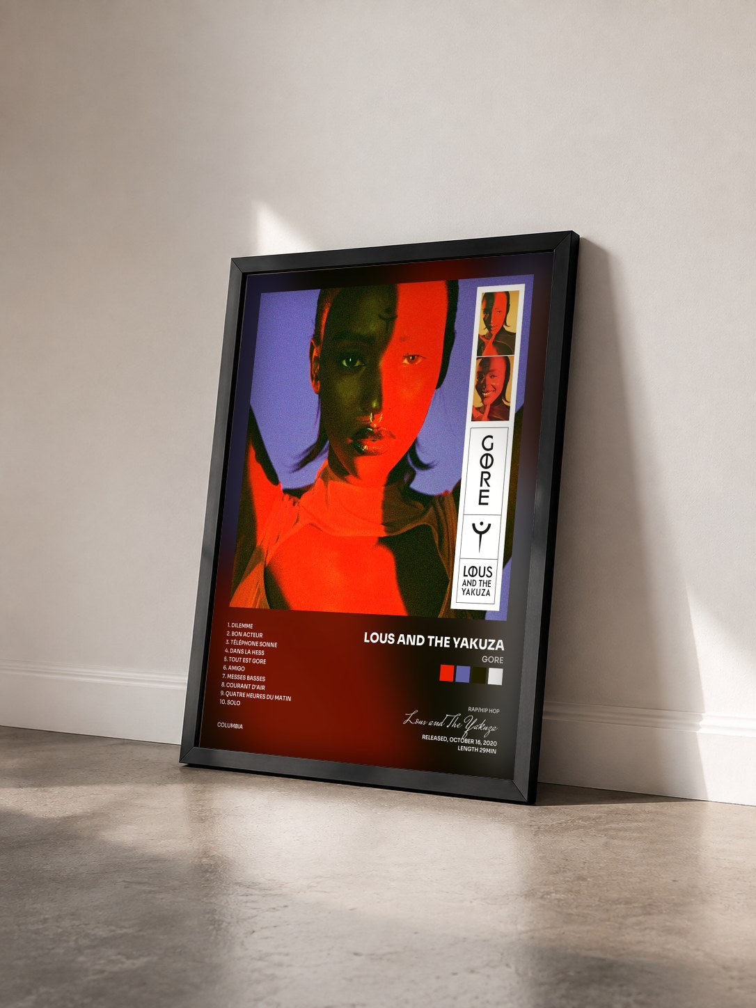 #noir Tableau de l'album Gore de Lous and The Yakuza vu de trois quarts, cadre noir