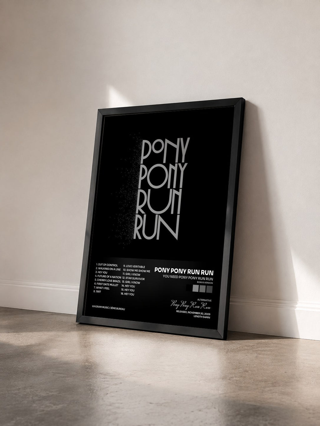 #noir Tableau de l'album You need Pony Pony Run Run (bonus version) de Pony Pony Run Run vu de trois quarts, cadre noir
