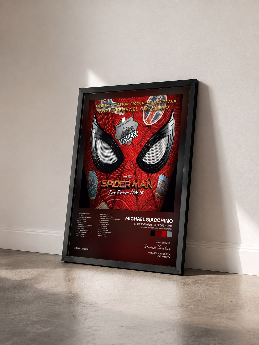 #noir Tableau de l'album Spider-Man: Far from Home (Original Motion Picture Soundtrack) de Michael Giacchino vu de trois quarts, cadre noir