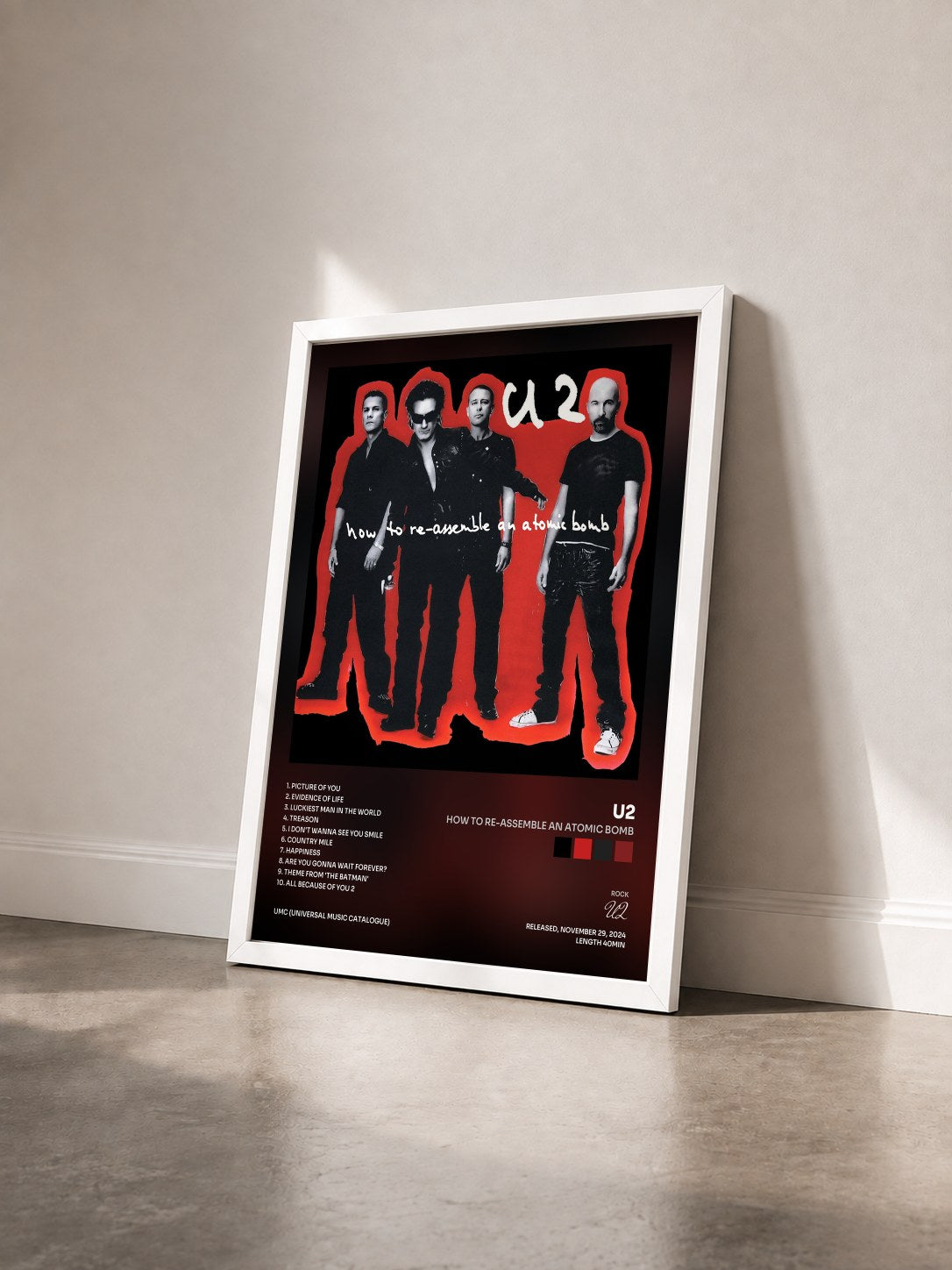 #blanc Tableau de l'album How To Re-Assemble An Atomic Bomb de U2 vu de trois quarts, cadre blanc