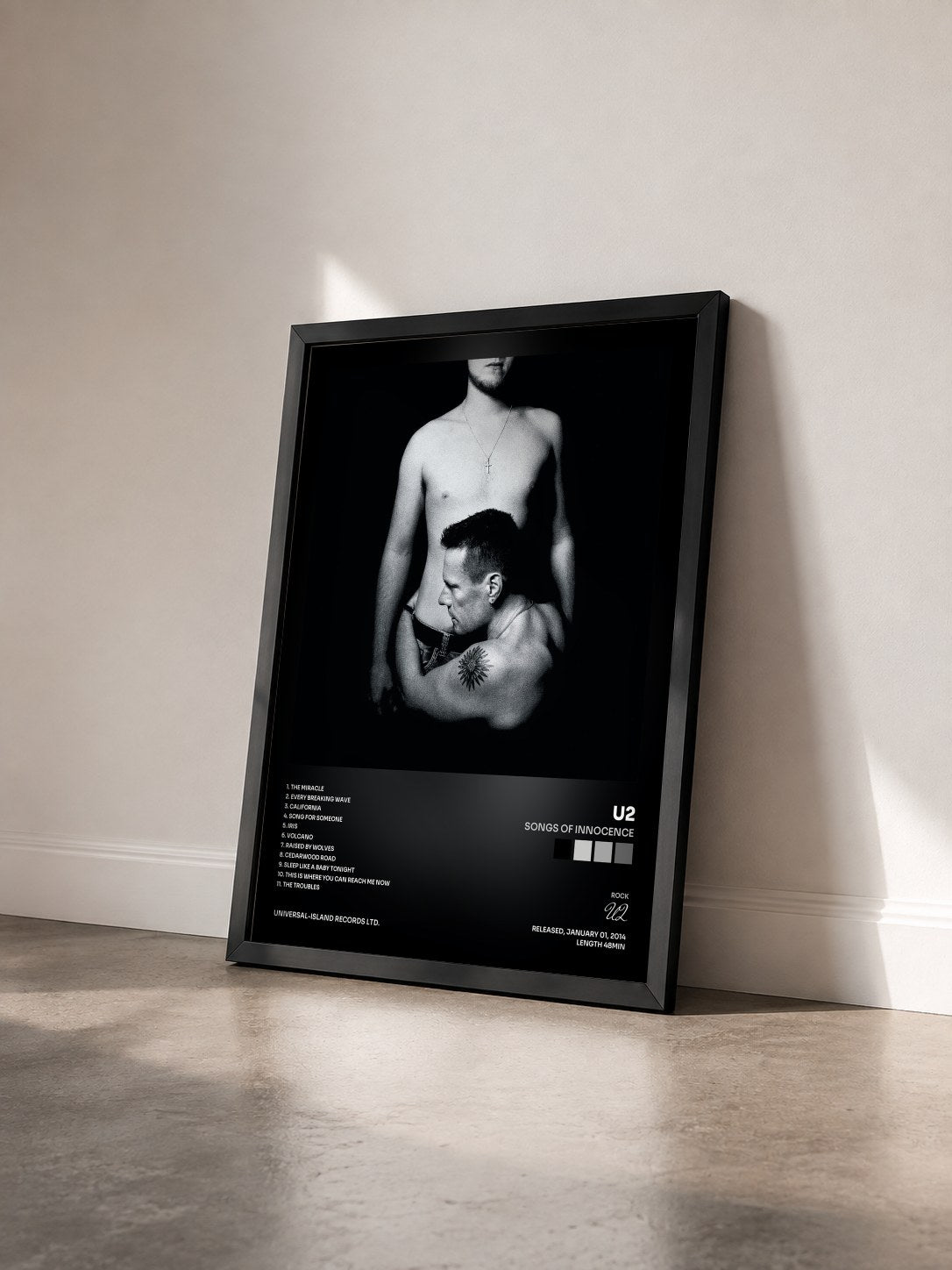 #noir Tableau de l'album Songs Of Innocence de U2 vu de trois quarts, cadre noir