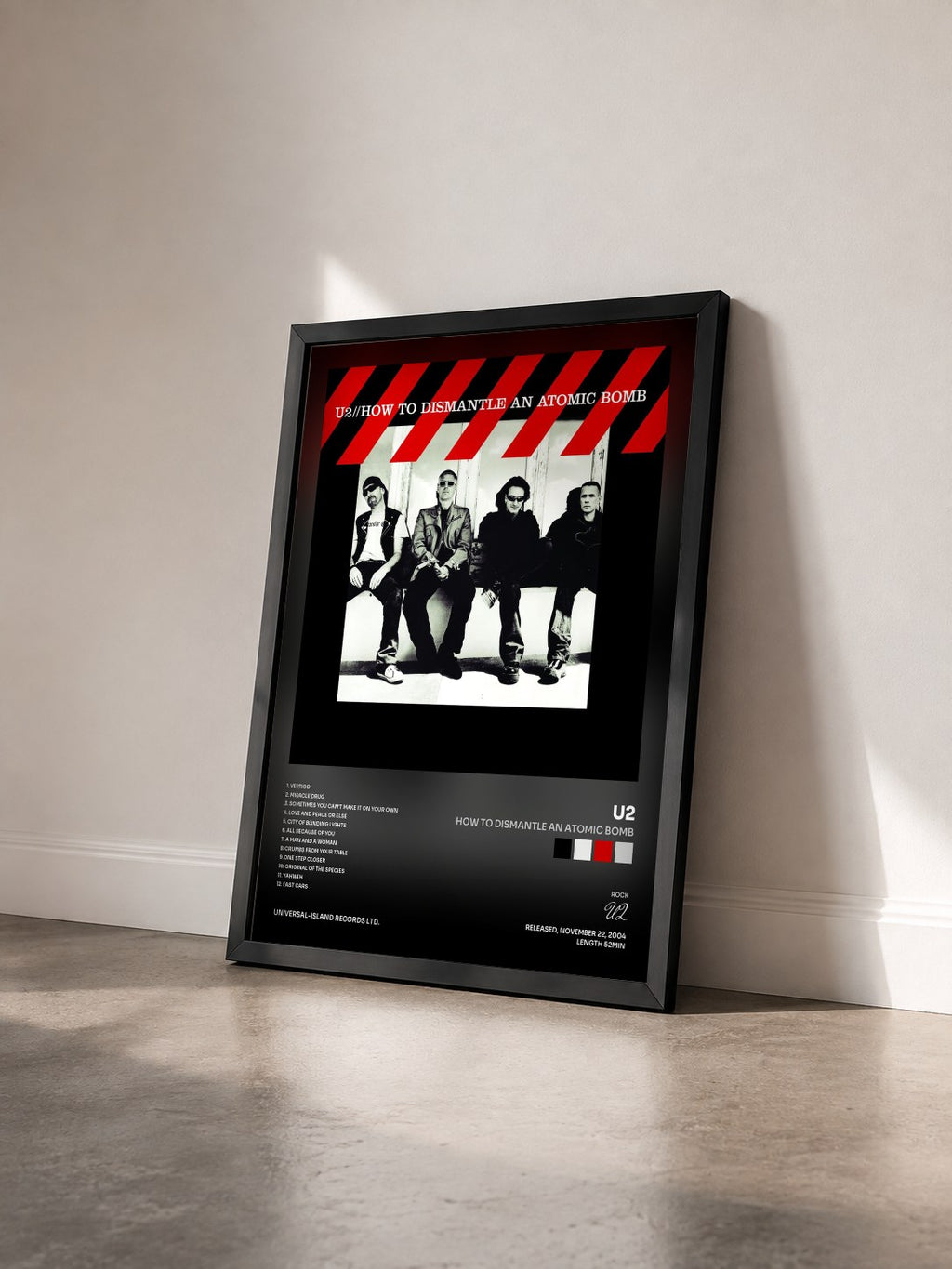 #noir Tableau de l'album How To Dismantle An Atomic Bomb de U2 vu de trois quarts, cadre noir