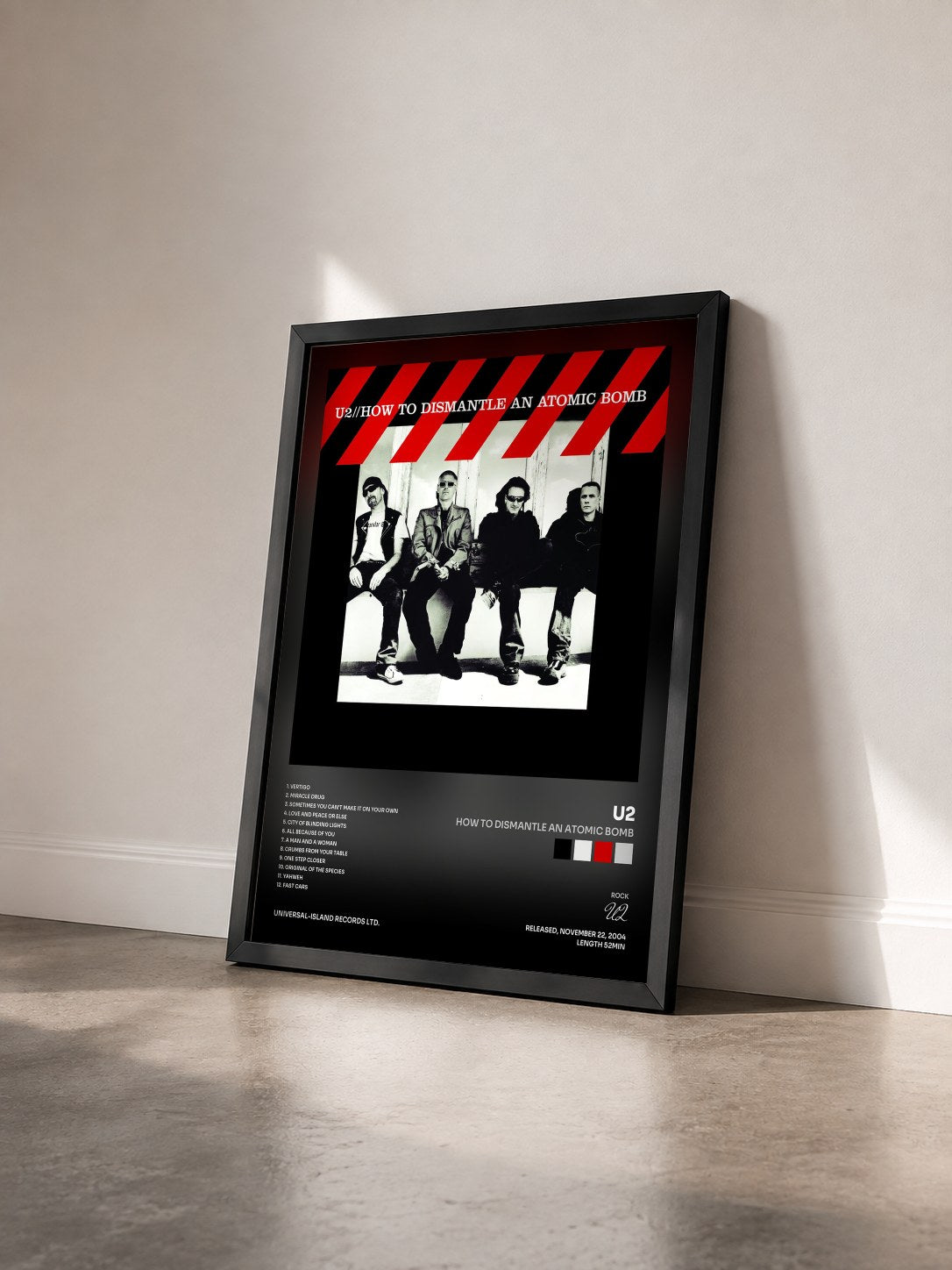#noir Tableau de l'album How To Dismantle An Atomic Bomb de U2 vu de trois quarts, cadre noir