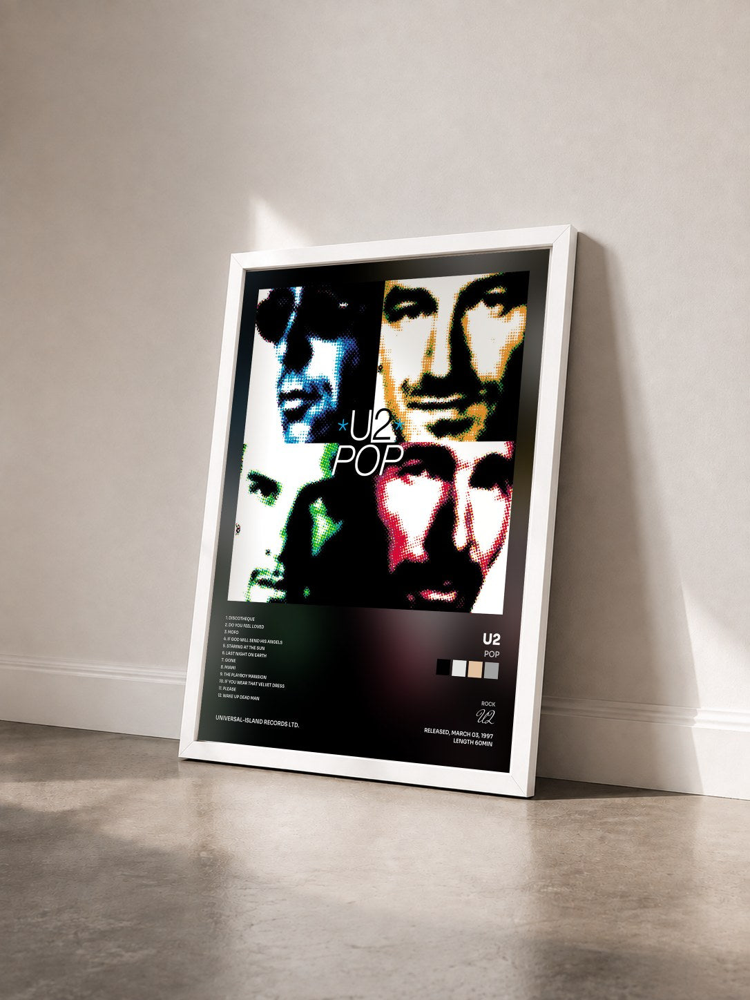 #blanc Tableau de l'album Pop de U2 vu de trois quarts, cadre blanc