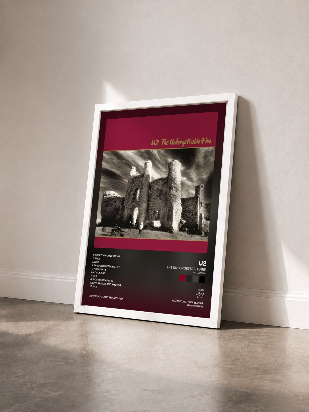 #blanc Tableau de l'album The Unforgettable Fire (Remastered) de U2 vu de trois quarts, cadre blanc