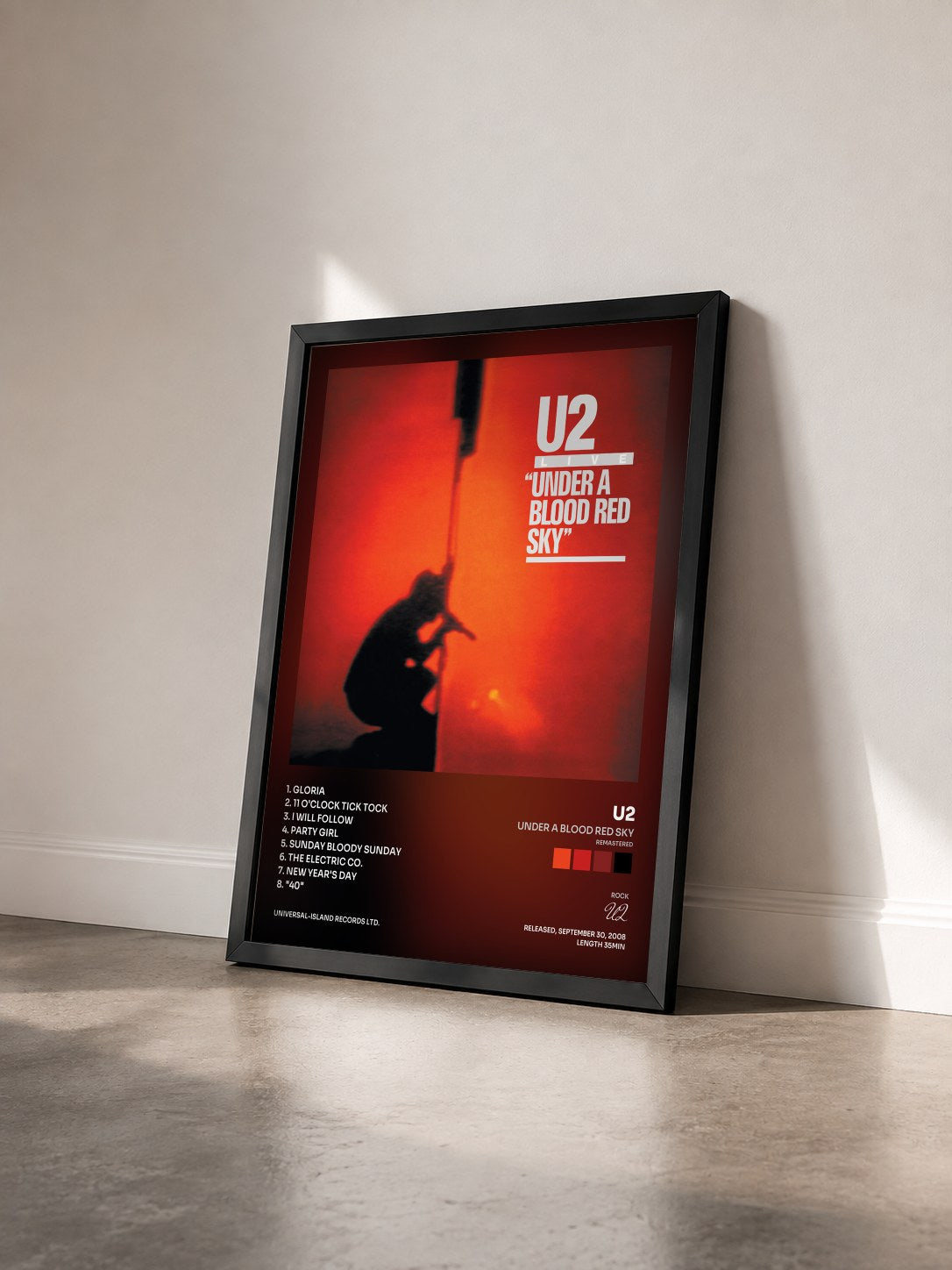#noir Tableau de l'album Under A Blood Red Sky (Remastered) de U2 vu de trois quarts, cadre noir