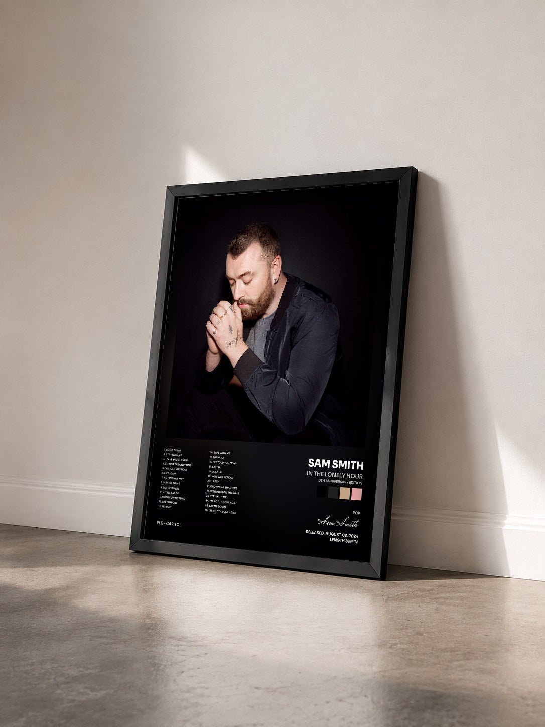 #noir Tableau de l'album In The Lonely Hour (10th Anniversary Edition) de Sam Smith vu de trois quarts, cadre noir