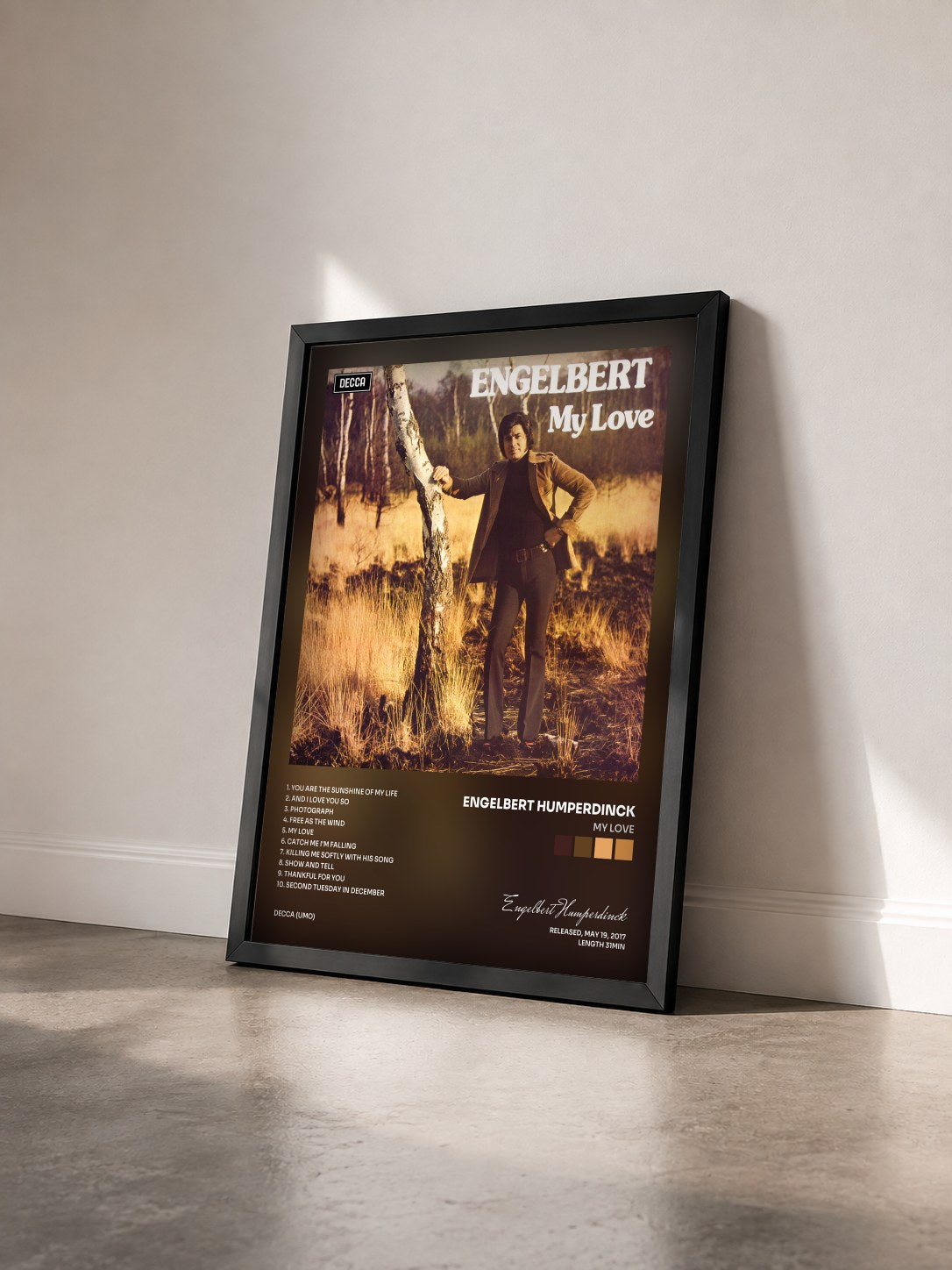 #noir Tableau de l'album My Love de Engelbert Humperdinck vu de trois quarts, cadre noir