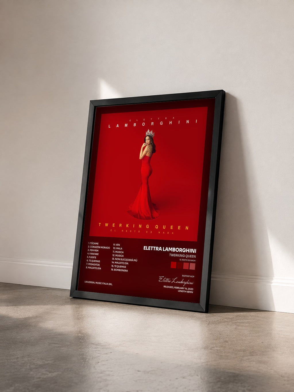 #noir Tableau de l'album Twerking Queen (El Resto Es Nada) de Elettra Lamborghini vu de trois quarts, cadre noir