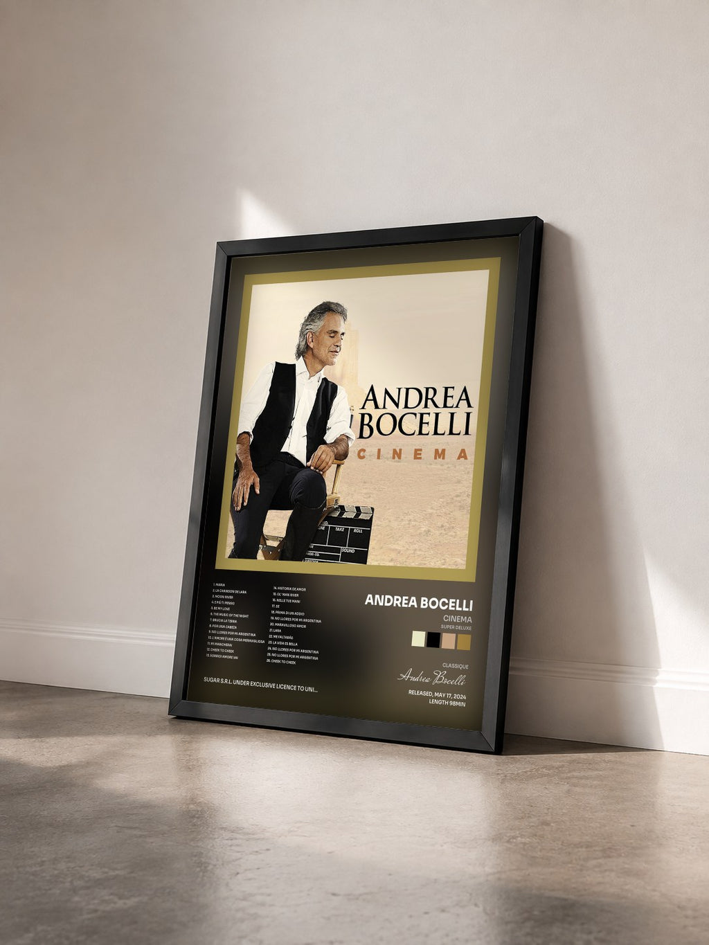 #noir Tableau de l'album Cinema (Super Deluxe) de Andrea Bocelli vu de trois quarts, cadre noir